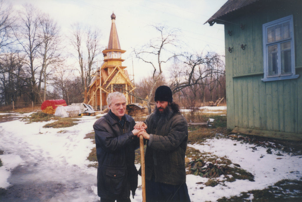 Иеромонах Роман и А. А. Корольков. 7 марта 2000. Скит Ветрово